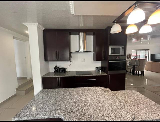 3 BEDROOM HOUSE FOR SALE IN MEADOWLANDS WEST